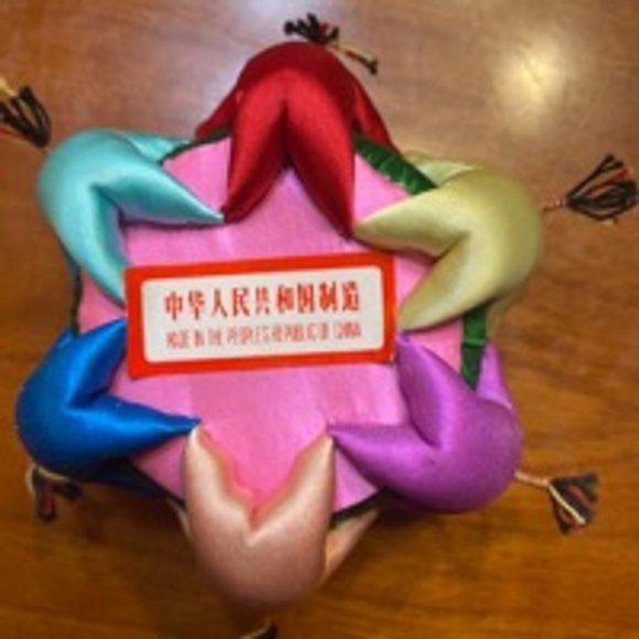 VTG RARE silk pin cushion Unbranded Decor, Multicolor hand painted - Picture 2 of 3